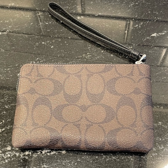 Coach Margot Carryall & Matching Wristlet - Picture 15 of 16